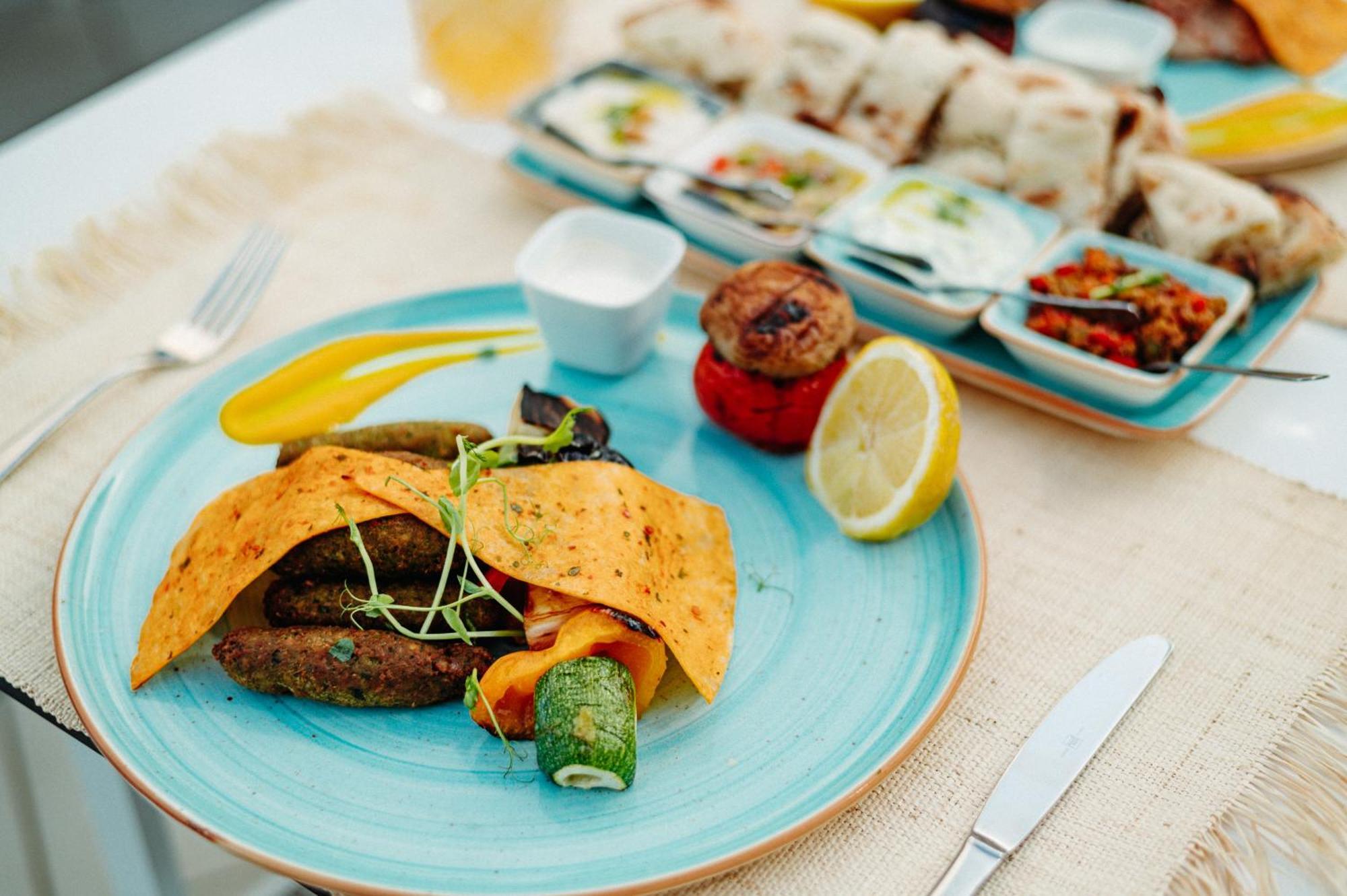 Corinthia St George'S Bay Hotel Saint Julian's Bagian luar foto A plate of Turkish cuisine