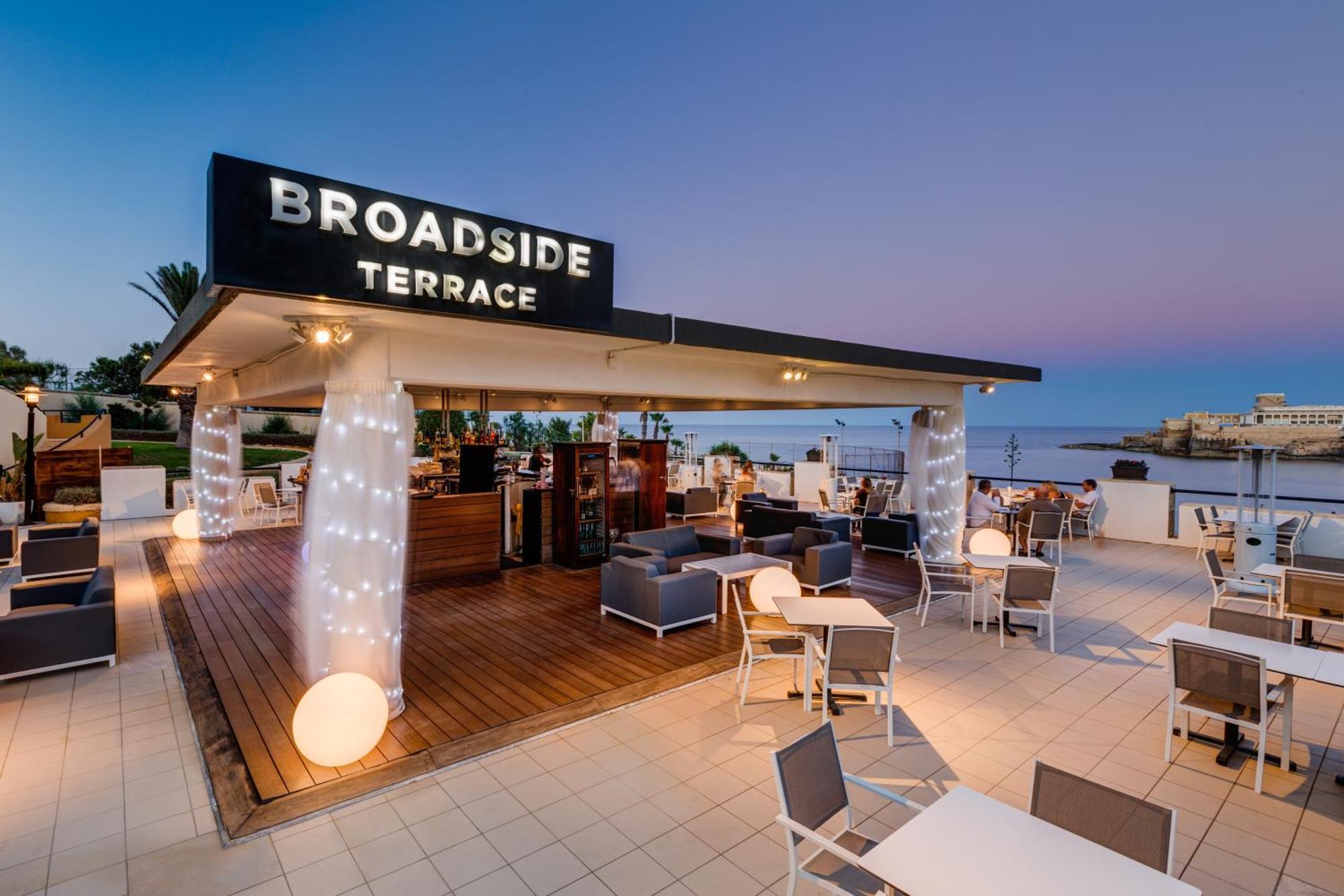 Corinthia St George'S Bay Hotel Saint Julian's Bagian luar foto Broadside Terrace