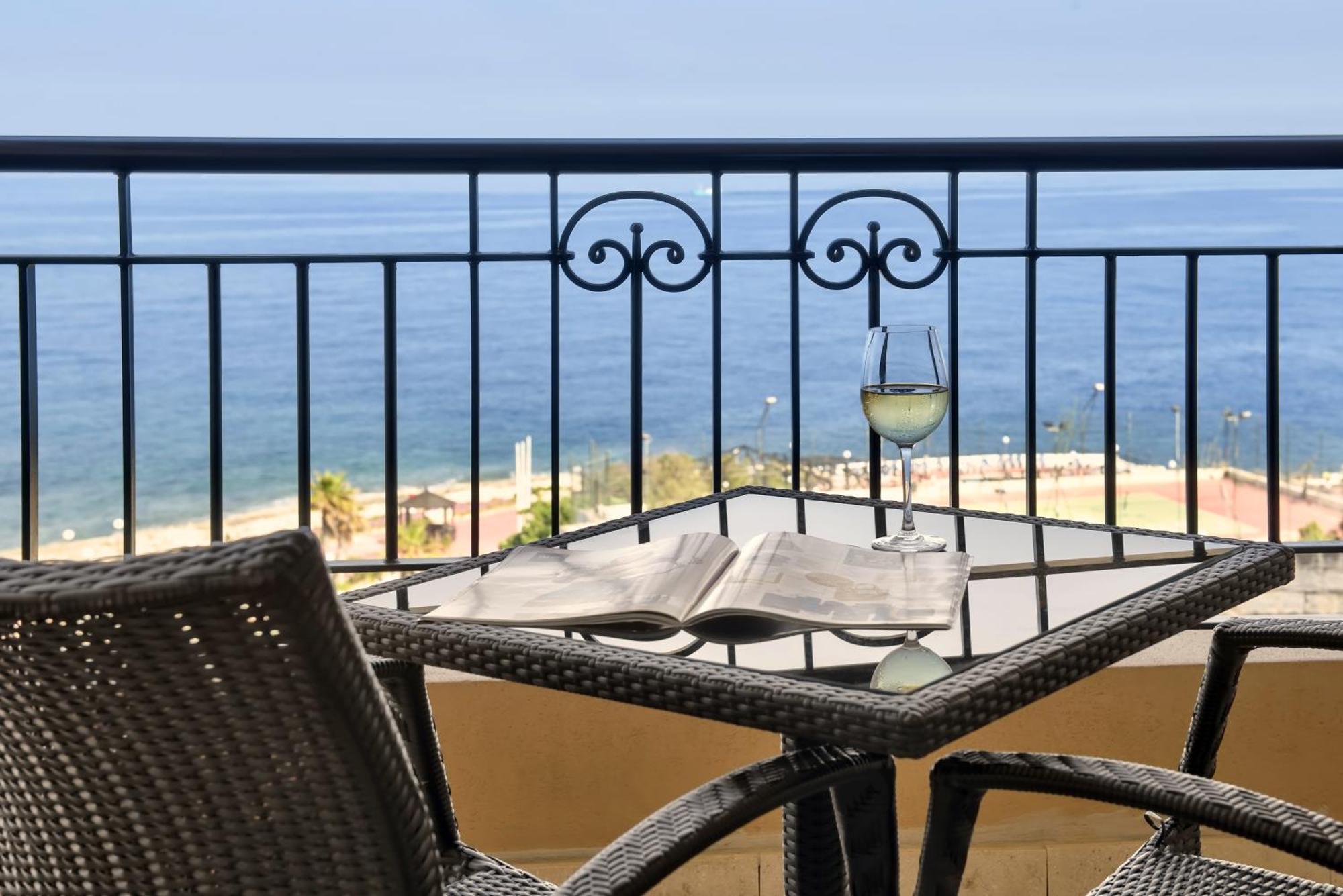 Corinthia St George'S Bay Hotel Saint Julian's Ruang foto View from the balcony of a suite at the Hilton Dead Sea