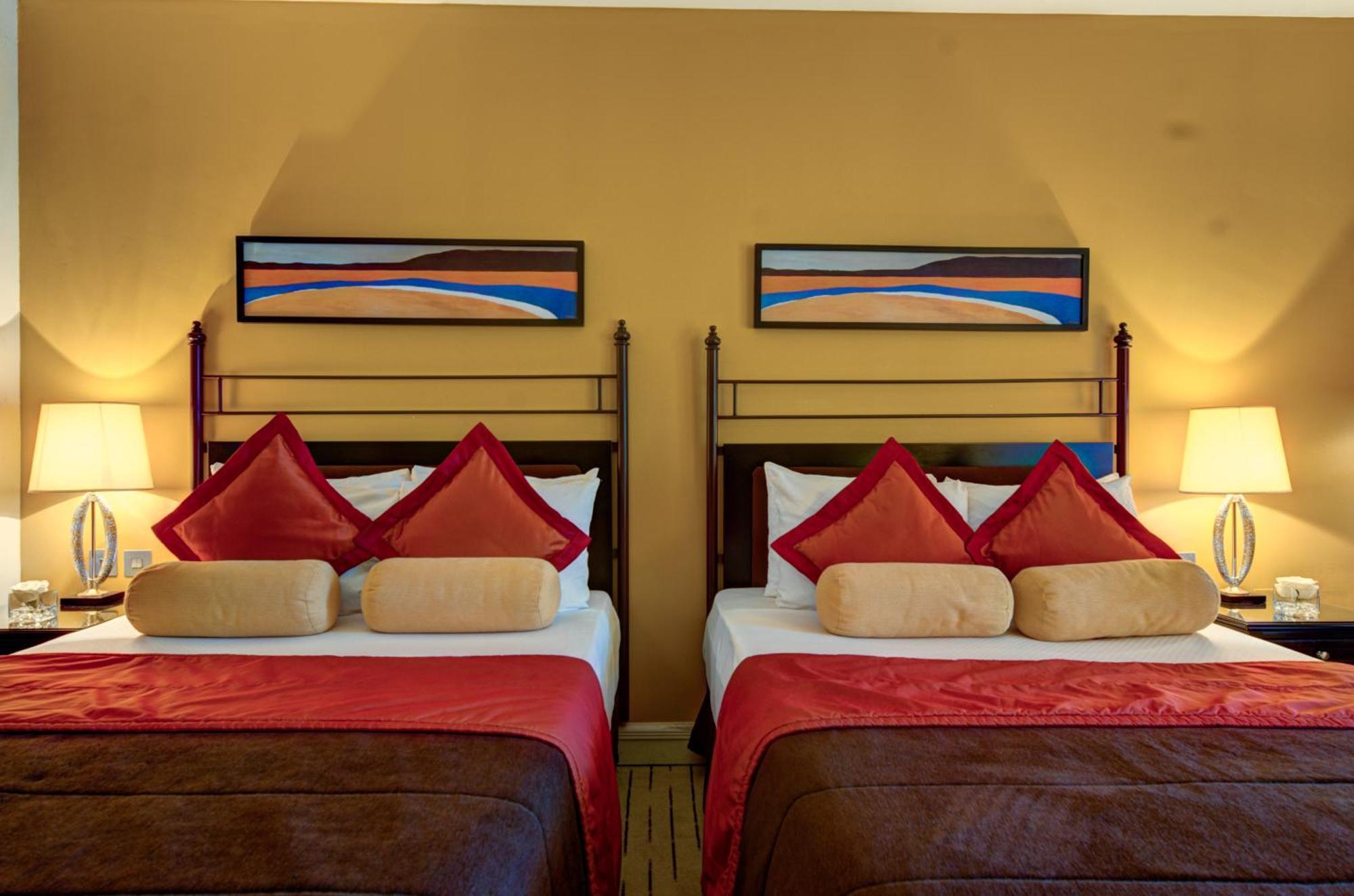 Corinthia St George'S Bay Hotel Saint Julian's Ruang foto A room at the hotel