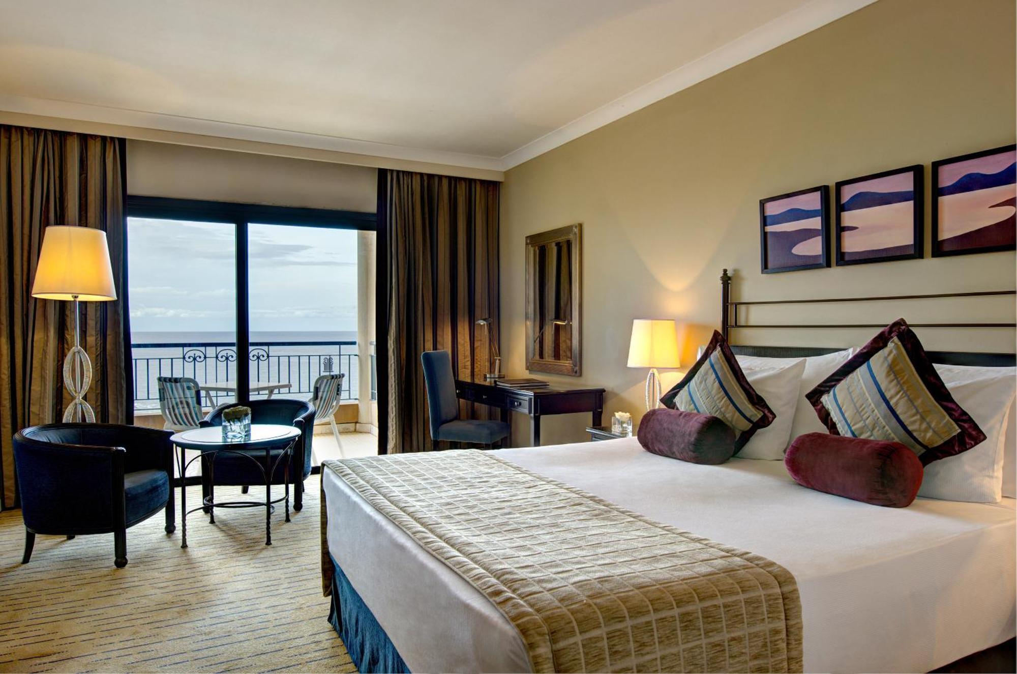 Corinthia St George'S Bay Hotel Saint Julian's Bagian luar foto