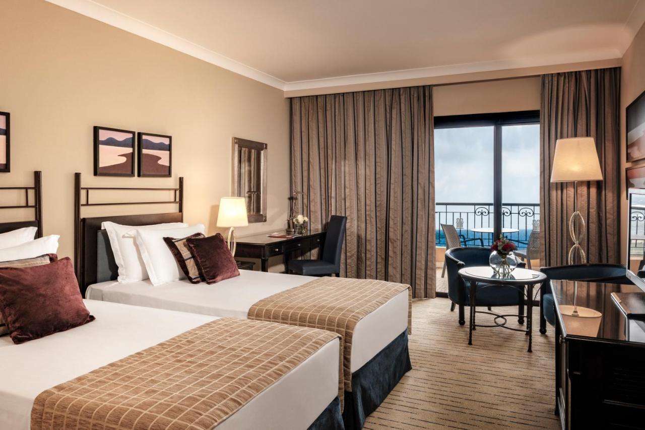 Corinthia St George'S Bay Hotel Saint Julian's Bagian luar foto A room at the hotel
